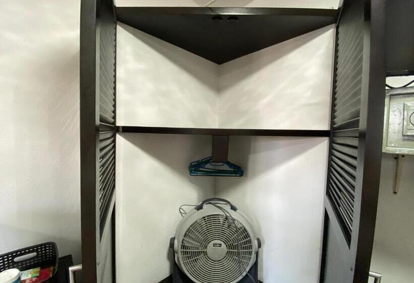 Номер Economy, Marcianito