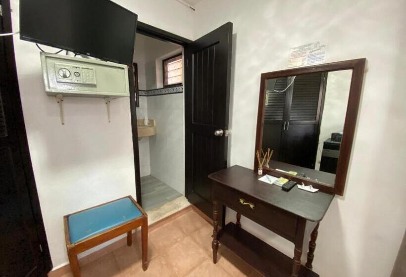 Номер Economy, Marcianito