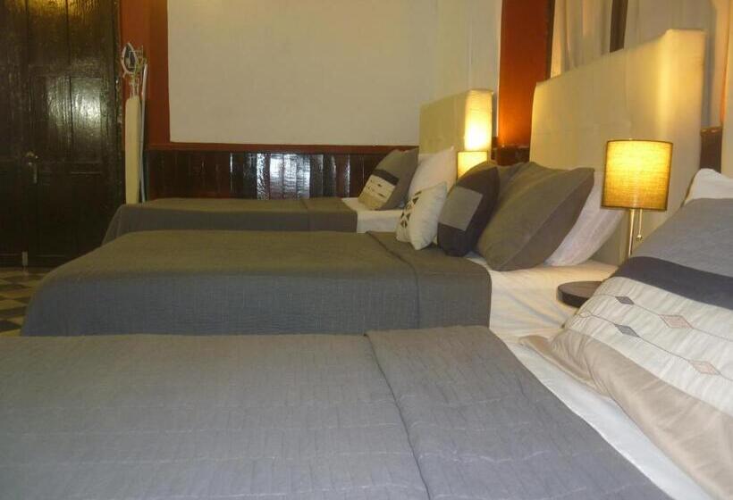 اتاق استاندارد سه نفره, Maya Ah Kim Pech