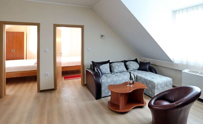 سوییت جونیور, Novella Uno