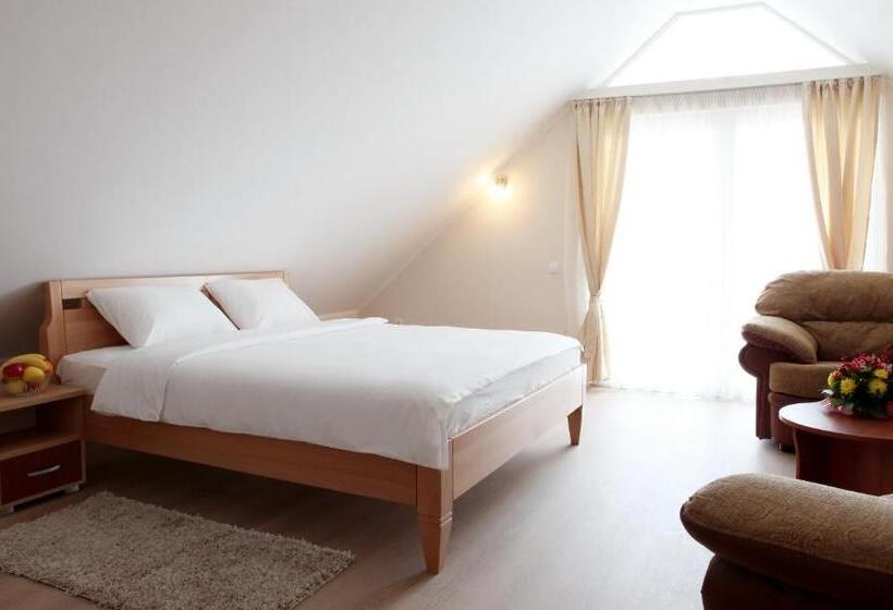 سوییت جونیور, Novella Uno