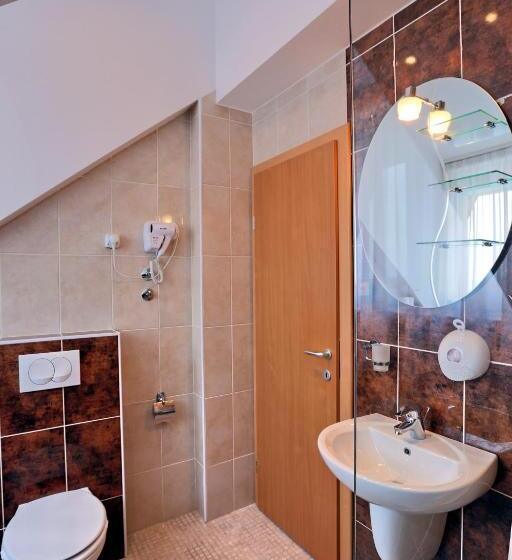 اتاق استاندارد, Novella Uno