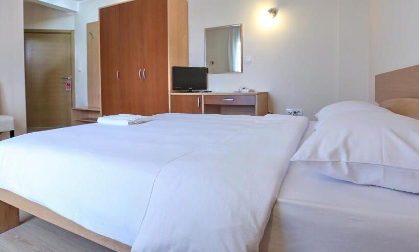 اتاق استاندارد, Novella Uno