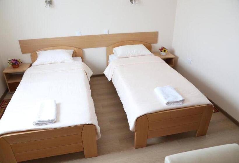 اتاق استاندارد, Novella Uno