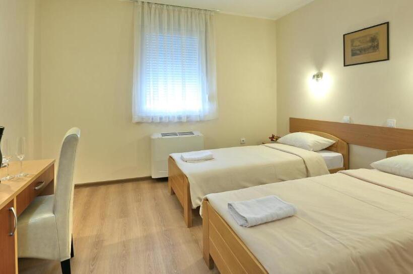 اتاق استاندارد, Novella Uno