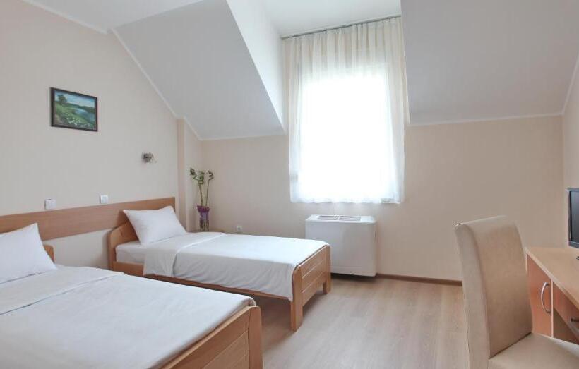 اتاق استاندارد, Novella Uno