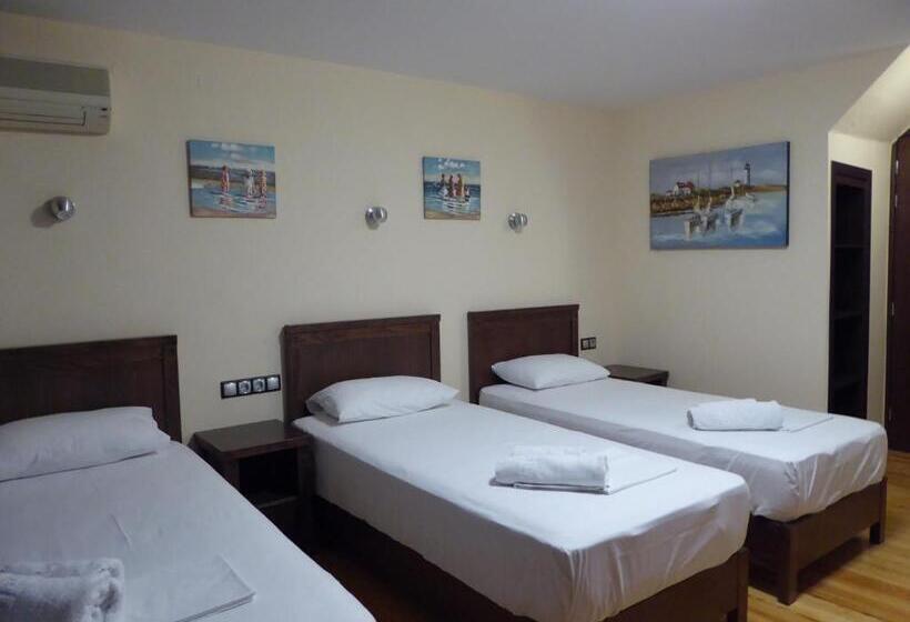 Трехместный Номер Стандарт с Видом, Sea Front Old Town