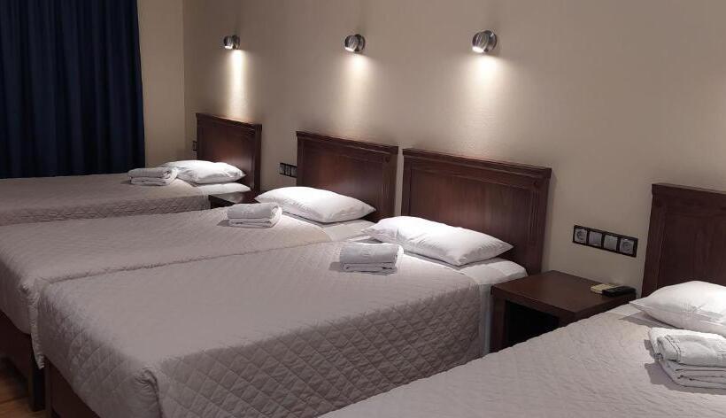 4인용 스탠다드 룸, Sea Front Old Town