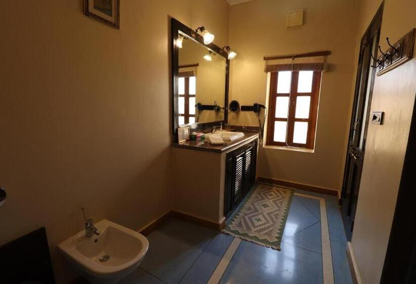 اتاق لوکس, The Gulaal