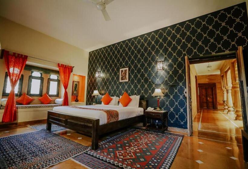 اتاق لوکس, The Gulaal