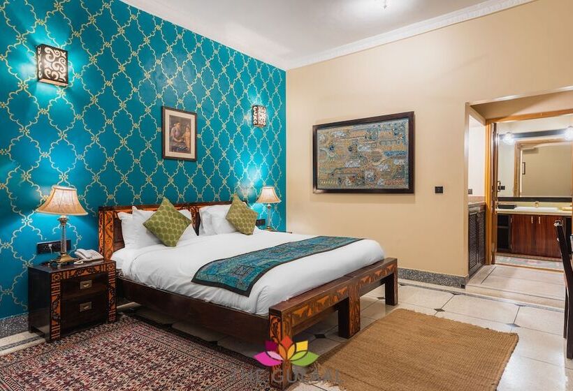 اتاق لوکس, The Gulaal