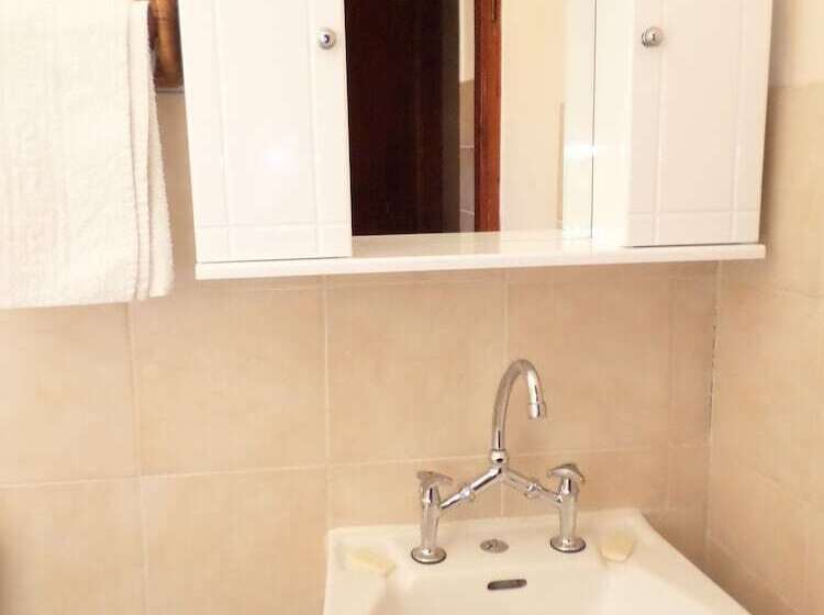 스탠다드 싱글 룸, Tina