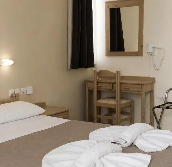 Standard Neljän Hengen Huone, Varvaras Diamond