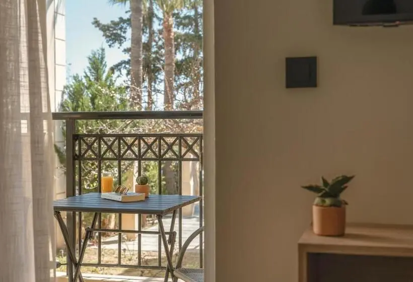 Deluxe Kolmen Hengen Huone, Varvaras Diamond