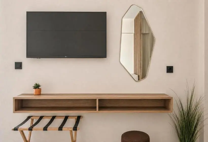 Deluxe Kolmen Hengen Huone, Varvaras Diamond