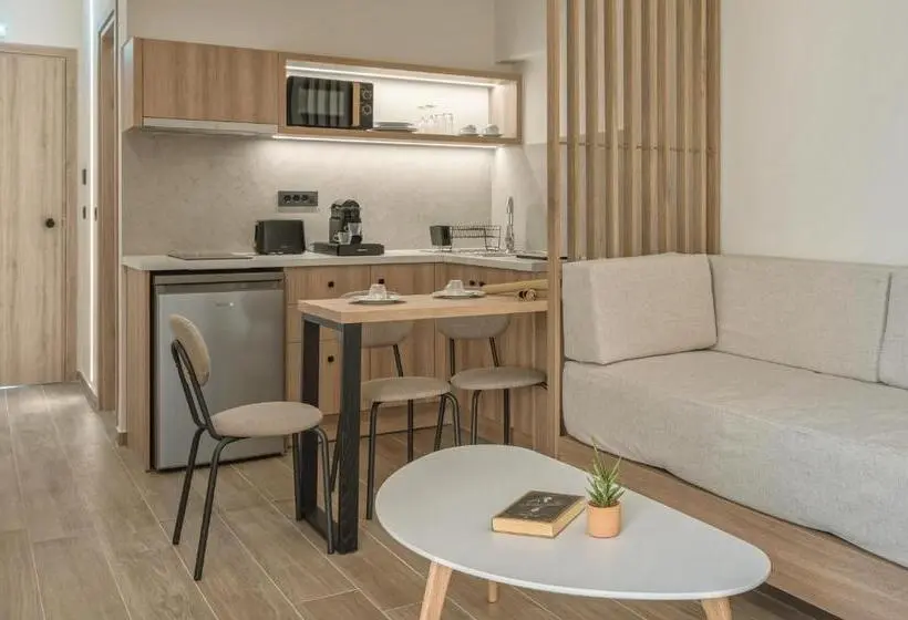 Deluxe Kolmen Hengen Huone, Varvaras Diamond