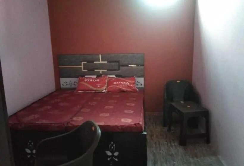 Classic Kolmen Hengen Huone, J.t Red Star