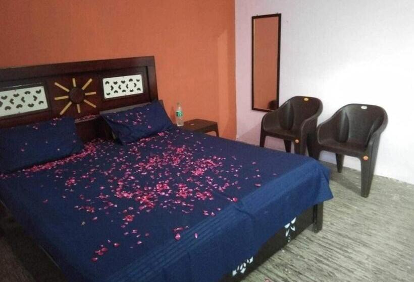 Трехместный Номер Классика, J.t Red Star