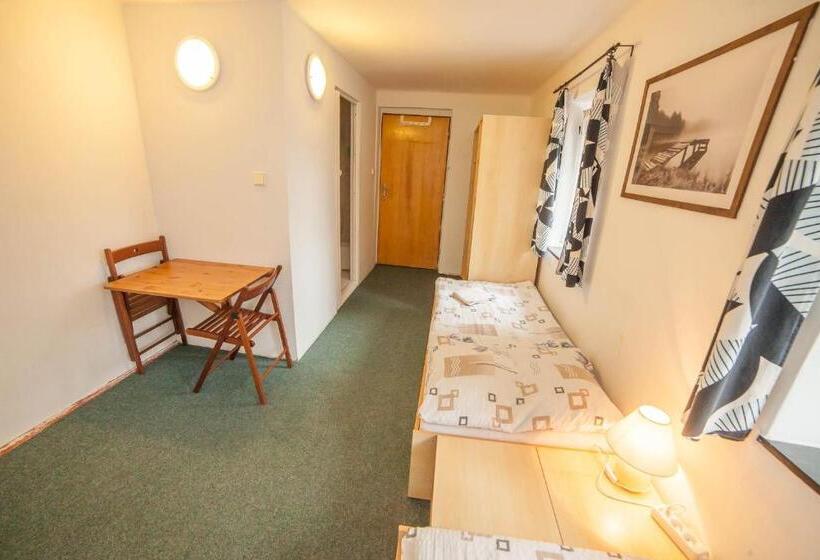 اتاق استاندارد سه نفره, Horská Chata Hubert