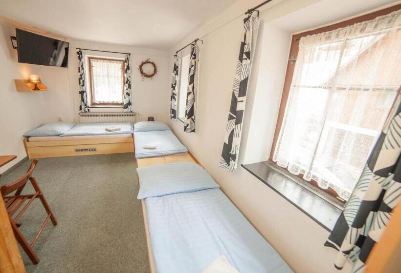 اتاق استاندارد سه نفره, Horská Chata Hubert