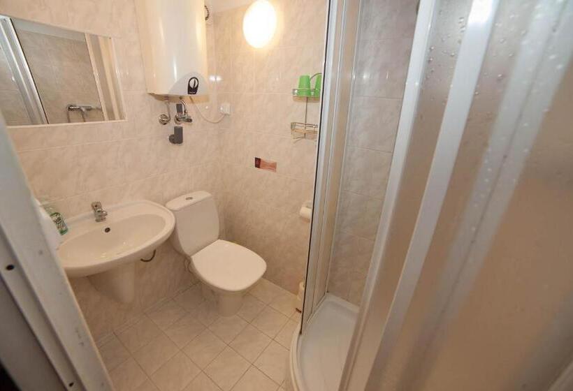 اتاق استاندارد سه نفره, Horská Chata Hubert