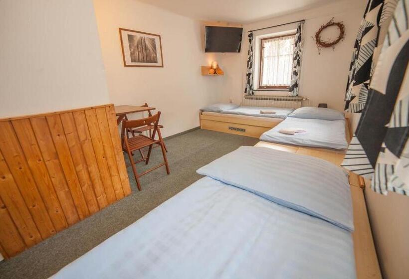 اتاق استاندارد سه نفره, Horská Chata Hubert