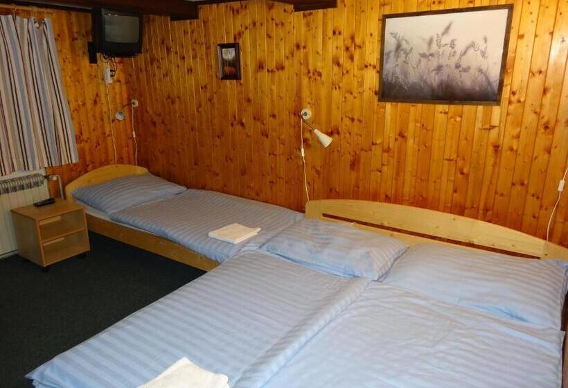 اتاق استاندارد سه نفره, Horská Chata Hubert