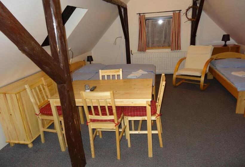 اتاق پنجتخته استاندارد, Horská Chata Hubert