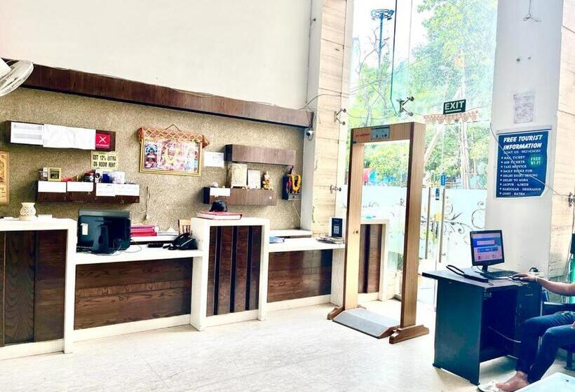 חדר קומפורט לשלושה, Collection O 8479 Hotel Ambience