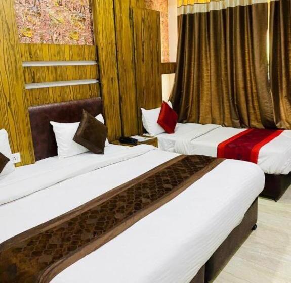 חדר קומפורט לשלושה, Collection O 8479 Hotel Ambience