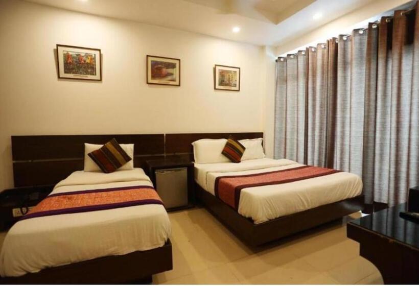 חדר קומפורט לשלושה, Collection O 8479 Hotel Ambience