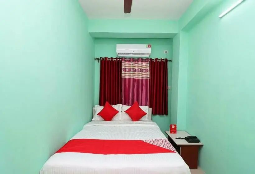 Classic Kolmen Hengen Huone, Apan Guest House Near Acropolis Mall