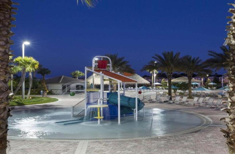 بنگله خانوادگی, The Darlings  Poolside Paradise