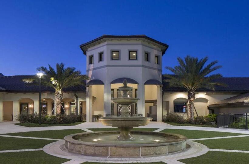 بنگله خانوادگی, The Darlings  Poolside Paradise