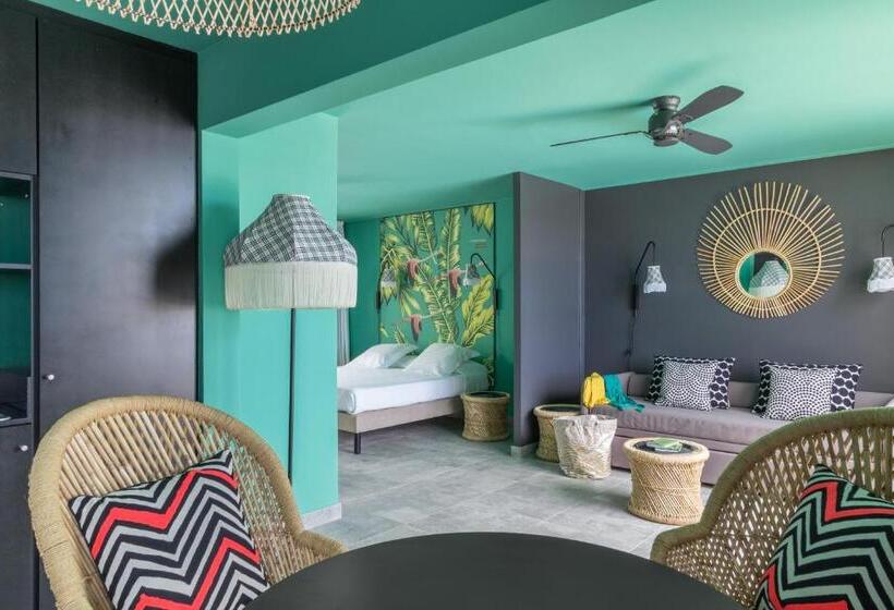 جناح, Dina Morgabine Saint Gilles