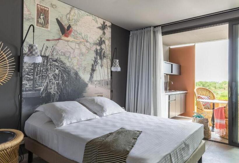 غرفة قياسية ثلاثية, Dina Morgabine Saint Gilles