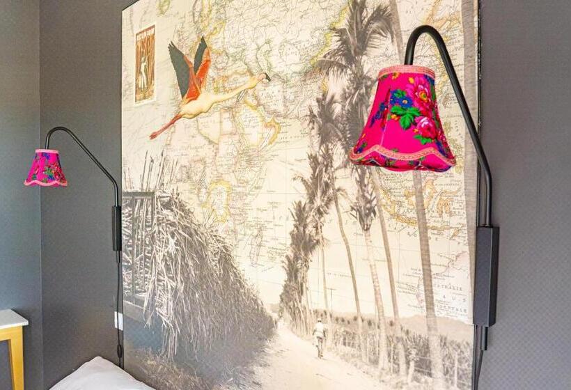 غرفة قياسية, Dina Morgabine Saint Gilles