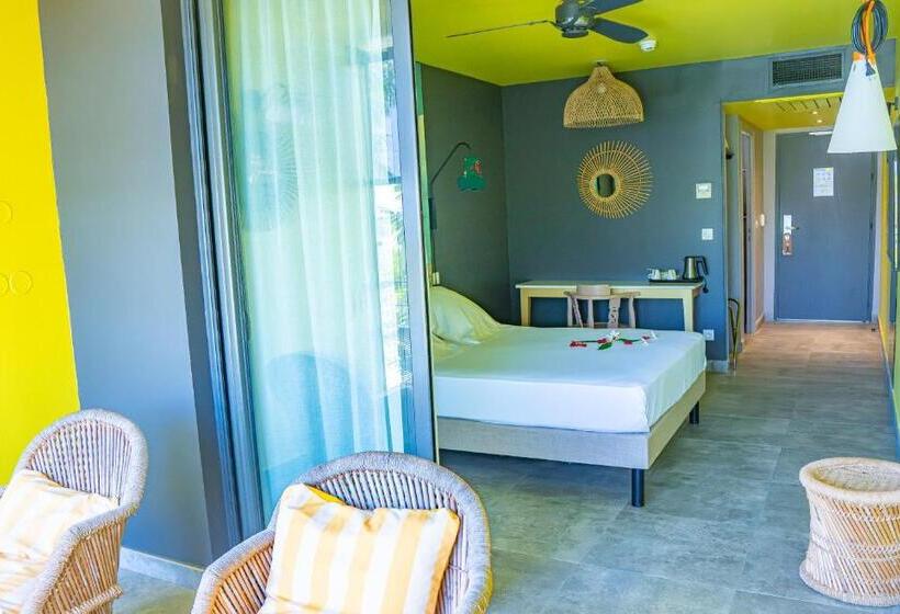 غرفة قياسية, Dina Morgabine Saint Gilles