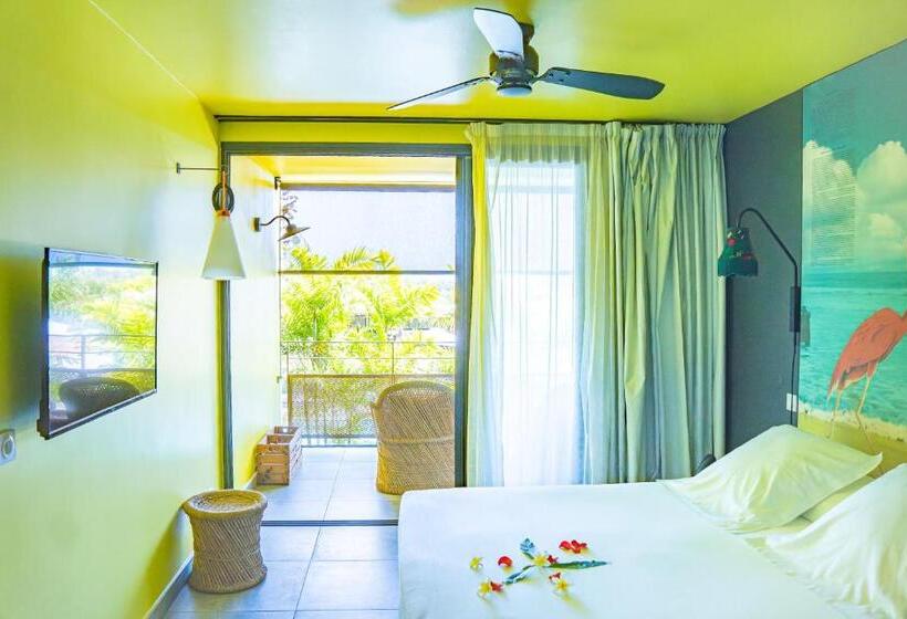 غرفة قياسية, Dina Morgabine Saint Gilles