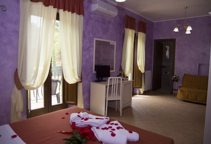 جناح جونيور مطلّ علي حمام السباحة, Agriturismo La Rocca Dei Briganti