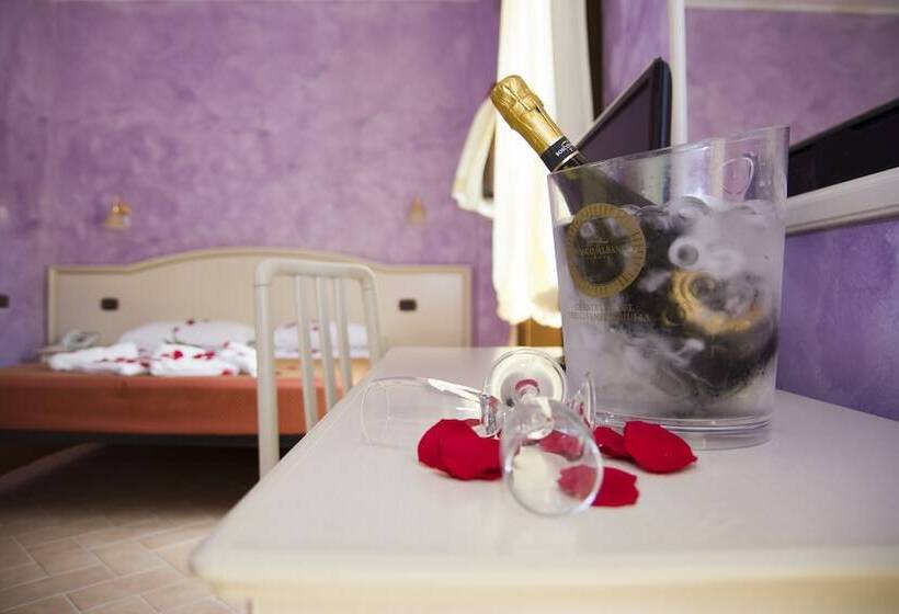 جناح جونيور مطلّ علي حمام السباحة, Agriturismo La Rocca Dei Briganti