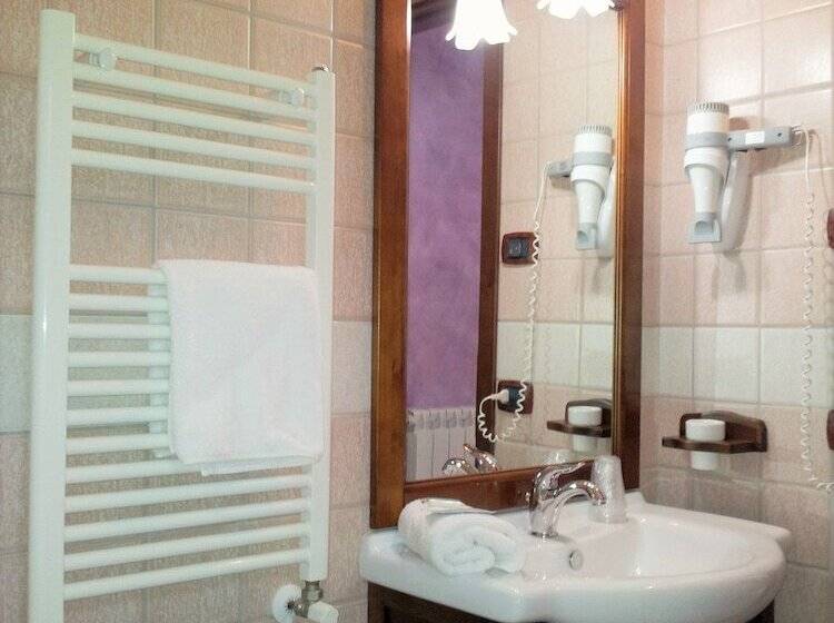 جناح جونيور مطلّ علي حمام السباحة, Agriturismo La Rocca Dei Briganti