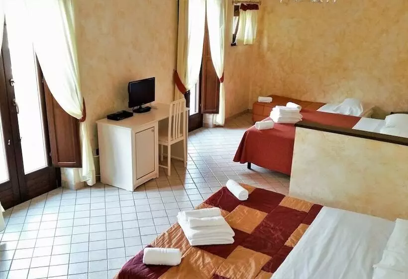 سوییت با چشم‌انداز استخر, Agriturismo La Rocca Dei Briganti