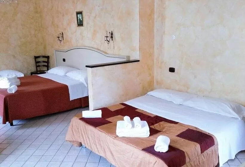 سوییت با چشم‌انداز استخر, Agriturismo La Rocca Dei Briganti