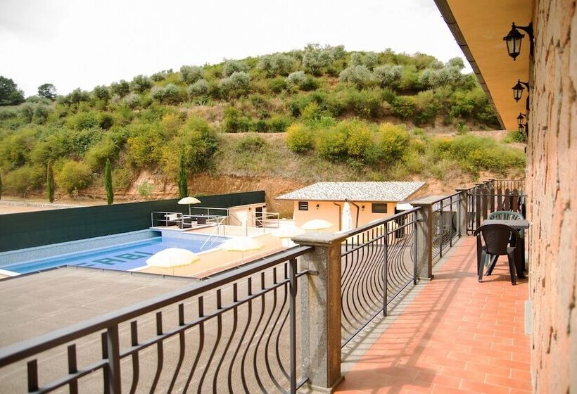 جناح مطلّ علي حمام السباحة, Agriturismo La Rocca Dei Briganti