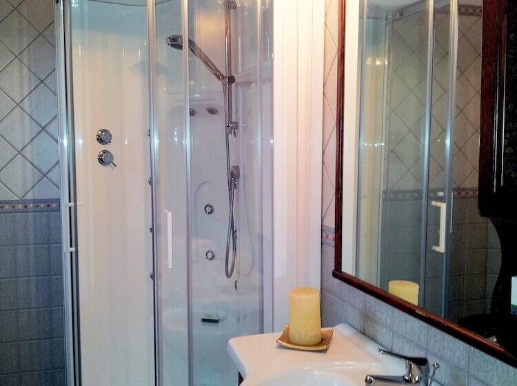 جناح مطلّ علي حمام السباحة, Agriturismo La Rocca Dei Briganti