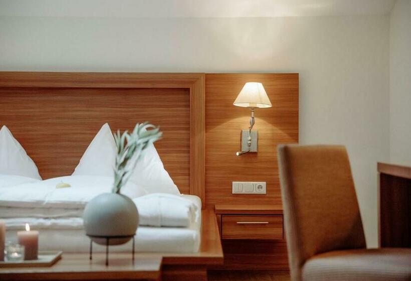 اتاق لوکس با بالکن, Alte Post