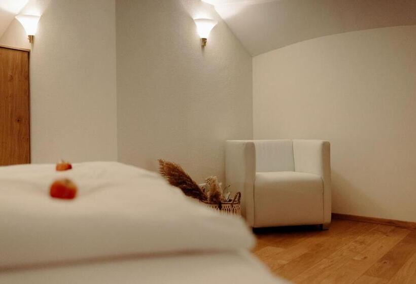 اتاق لوکس خانوادگی, Alte Post