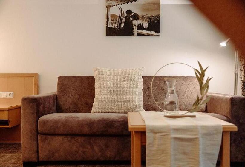 استودیو خانوادگی, Alte Post