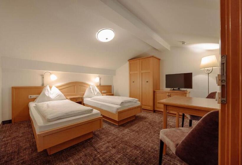 استودیو خانوادگی, Alte Post